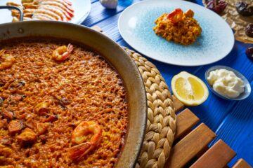 arrocería en Cullera - paella marinera mesa azul